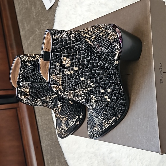 *SOLD* Paolo Westly Black Platinum Snake Print Leather Booties, size 6, NEW, NWB - Picture 5 of 16